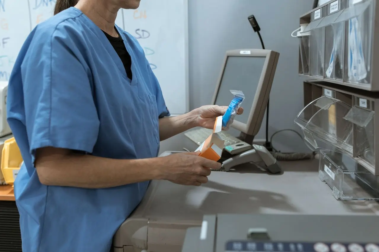 Independent vs Chain Pharmacies: Why Local Matters for Your Health